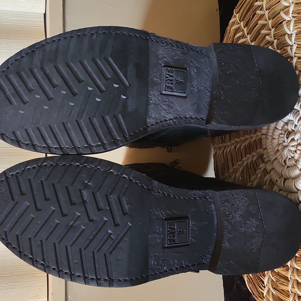 Frye  Black Zip-Up Boots WO's Size 7 EUC - Picture 8 of 12
